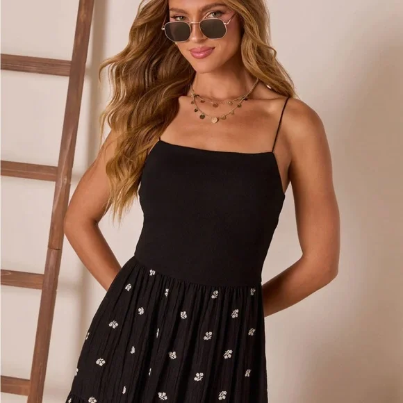 Vici - Moonflower Tiered Floral Maxi Dress - Picture 3 of 7